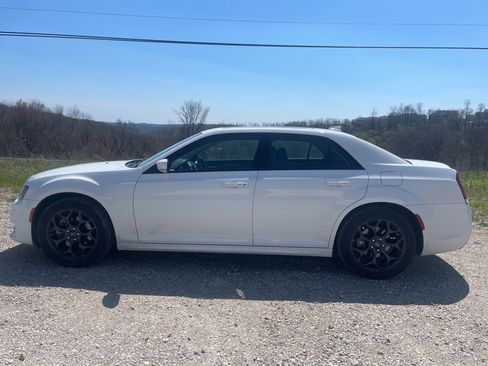 Used 2022 Chrysler 300 Touring L w/ Popular Equipment Group image 9