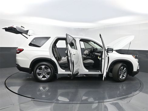 Used 2024 Honda Pilot EX-L image 36