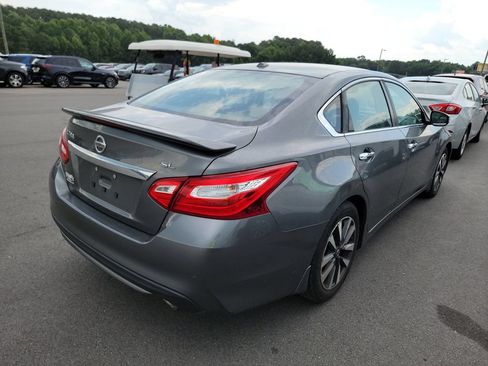 Used 2017 Nissan Altima 2.5 SL w/ Moonroof Package FWD image 5