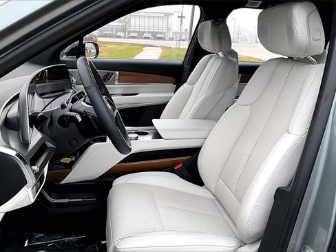 Used 2026 Cadillac Vistiq Luxury image 15