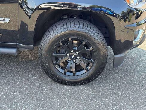 Used 2019 Chevrolet Colorado Z71 w/ Z71 Midnight Edition AWD/4WD image 9