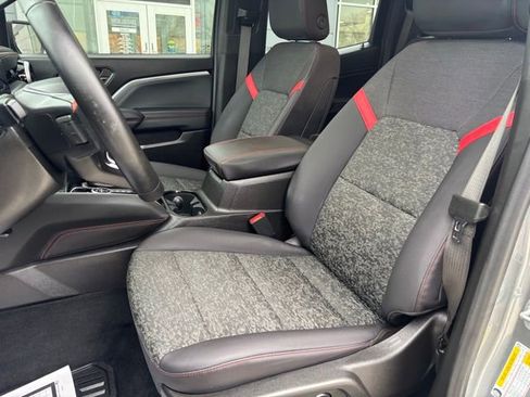 Used 2025 Chevrolet Colorado Z71 w/ Technology Package image 31