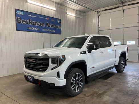 Used 2024 GMC Sierra 1500 AT4 w/ Technology Package AWD/4WD image 1