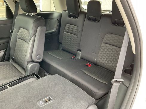 Used 2024 Nissan Pathfinder SV w/ SV Premium Package image 22