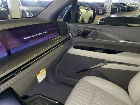 New 2026 Cadillac Escalade IQL Luxury image 21