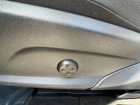 Used 2018 Mercedes-Benz GLC 300 4MATIC image 10