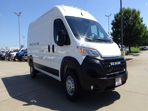 Used 2026 RAM ProMaster 2500 w/ Convenience Group FWD image 4