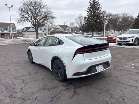 Used 2025 Toyota Prius LE image 8