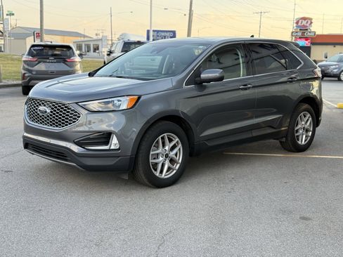 Used 2024 Ford Edge SEL w/ Convenience Package image 3