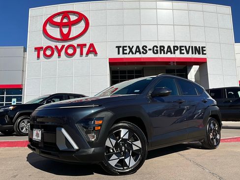 Used 2025 Hyundai Kona SEL image 2