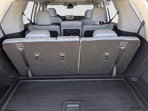 Used 2023 Honda Pilot Touring image 6
