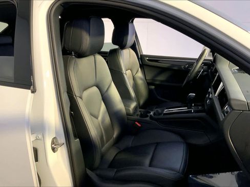 Used 2025 Porsche Macan image 18