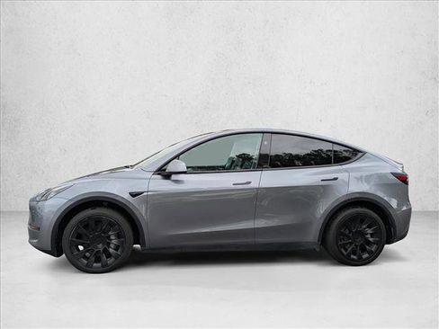Used 2025 Tesla Model Y Long Range image 9