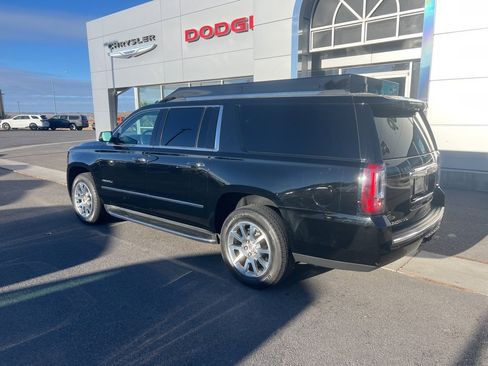 Used 2019 GMC Yukon XL Denali image 4