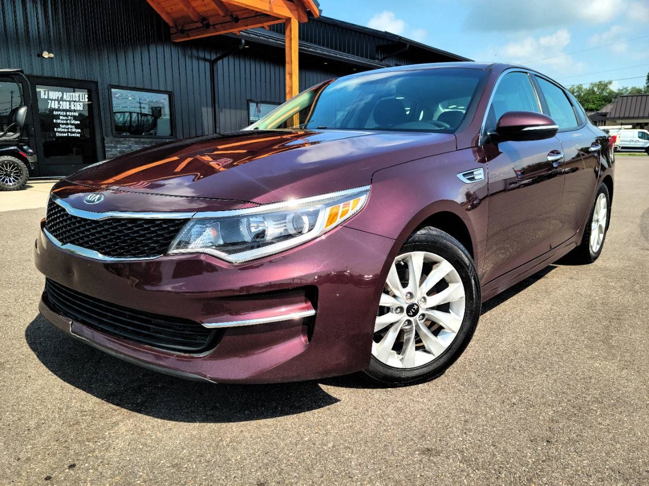 Used 2018 Kia Optima LX w/ 17" Alloy Wheels Package FWD image 1
