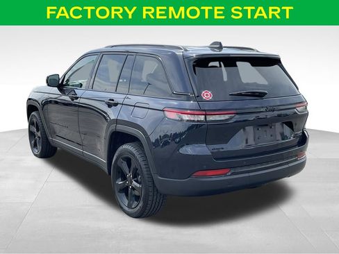 Used 2024 Jeep Grand Cherokee Limited w/ Black Appearance Package AWD/4WD image 12