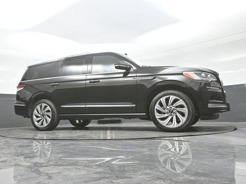 Used 2022 Lincoln Navigator Reserve AWD/4WD image 28