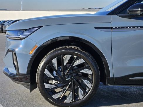 New 2026 Lincoln Nautilus Reserve w/ Jet Appearance Package image 9