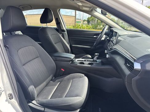 Used 2025 Nissan Altima 2.5 SV FWD image 18