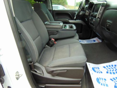 Used 2019 Chevrolet Silverado 1500 LT AWD/4WD image 3