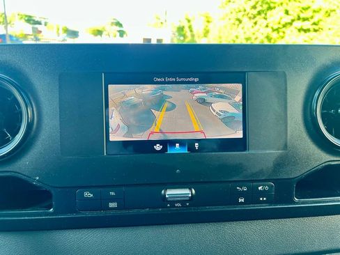 Used 2021 Mercedes-Benz Sprinter 2500 w/ Premium Package image 21