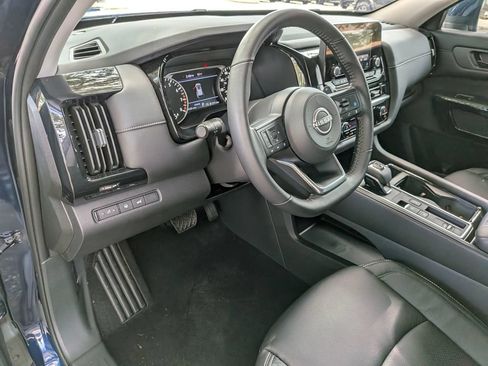 Used 2025 Nissan Pathfinder SV FWD image 36