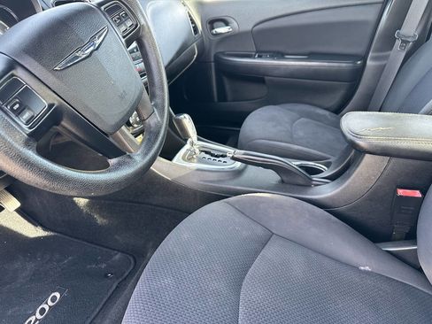 Used 2014 Chrysler 200 LX image 3