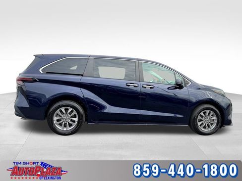 Used 2024 Toyota Sienna XLE FWD image 9