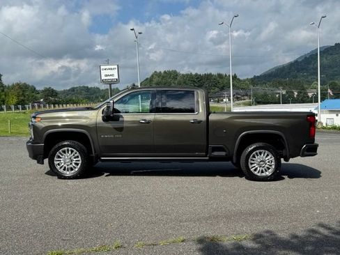 Certified 2022 Chevrolet Silverado 2500 High Country w/ Z71 Off-Road Package AWD/4WD image 4