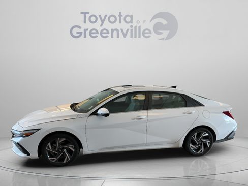 Used 2024 Hyundai Elantra Limited FWD image 2