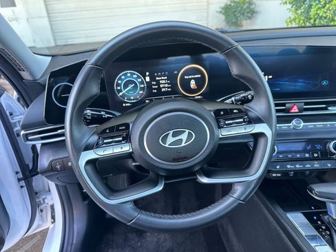 Used 2025 Hyundai Elantra Limited image 29