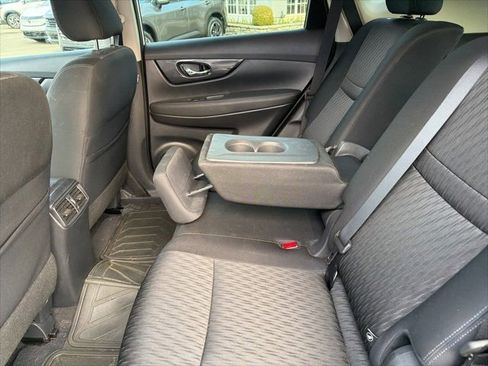 Used 2018 Nissan Rogue S image 12