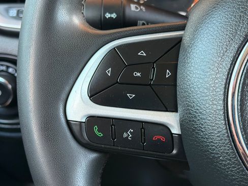 Used 2019 Jeep Renegade Latitude FWD image 26