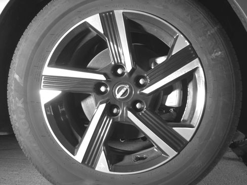 Used 2025 Nissan Sentra SV image 13