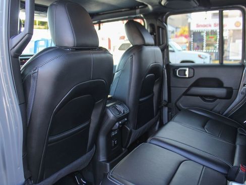 Used 2022 Jeep Wrangler Unlimited Sahara image 17