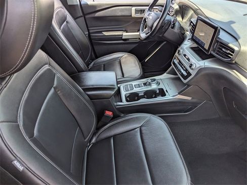Used 2020 Ford Explorer XLT w/ Equipment Group 202A image 11