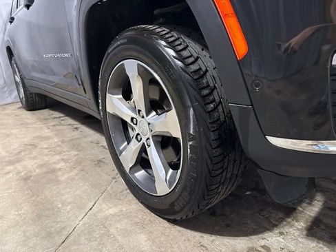 Used 2021 Jeep Grand Cherokee L Limited w/ Luxury Tech Group II AWD/4WD image 17