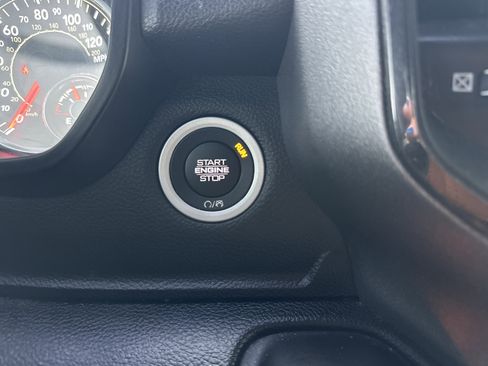 Used 2020 RAM 1500 Big Horn w/ Built-to-serve Edition image 11