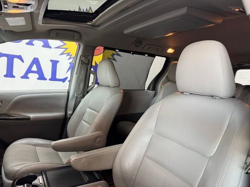 Used 2015 Toyota Sienna XLE Premium image 11