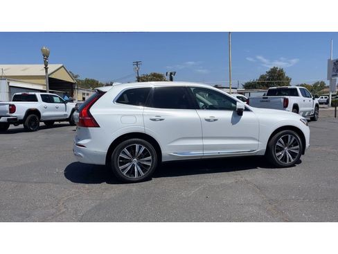 Used 2023 Volvo XC60 B5 Plus w/ Climate Package AWD/4WD image 3