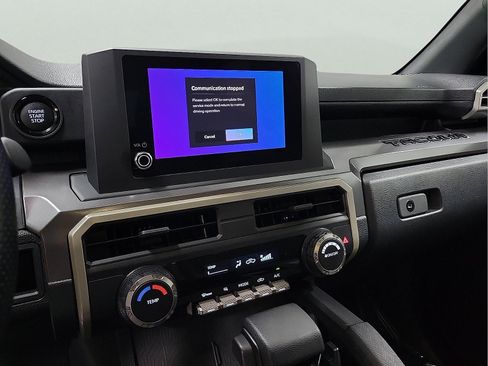 Certified 2025 Toyota Tacoma SR5 AWD/4WD image 16