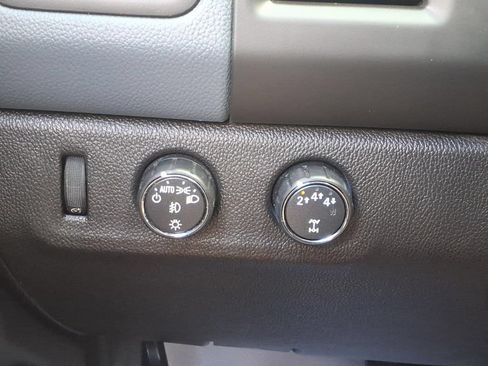 Used 2015 Chevrolet Colorado Z71 AWD/4WD image 18