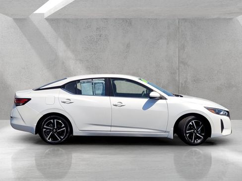 Used 2024 Nissan Sentra SV FWD image 4