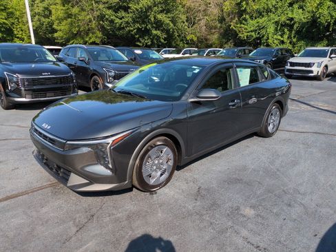 Used 2025 Kia K4 FWD image 3