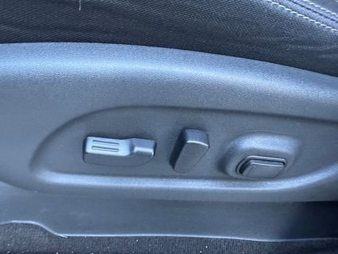 Used 2019 Nissan Titan SV w/ SV Convenience Package image 13