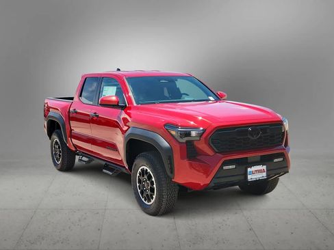 Used 2025 Toyota Tacoma TRD Off-Road image 2