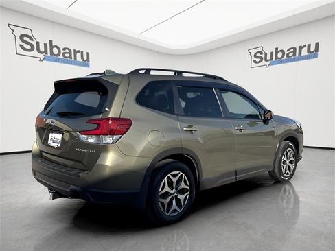 Used 2022 Subaru Forester Premium image 7