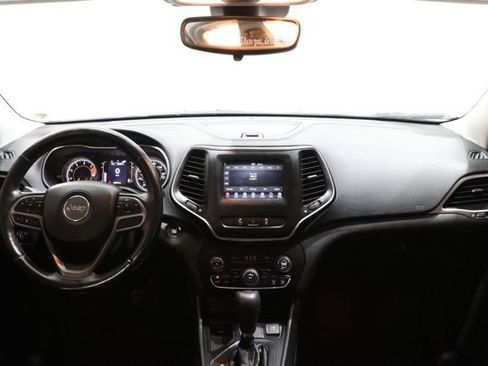 Used 2021 Jeep Cherokee Latitude Plus FWD image 12