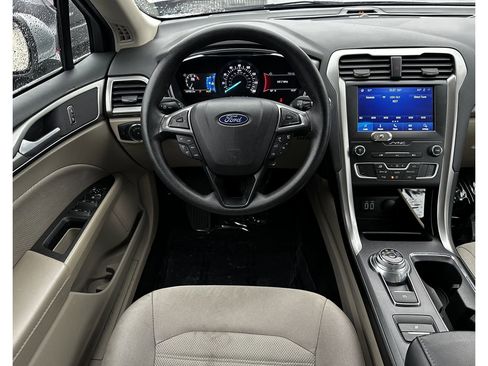 Used 2020 Ford Fusion SE image 18