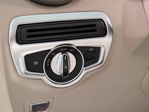 Used 2019 Mercedes-Benz GLC 300 4MATIC image 21